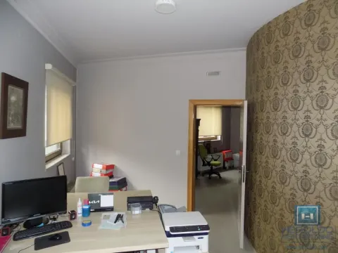 Izdavanje, poslovni prostor, 270m², 7. juli, Paraćin - image 32