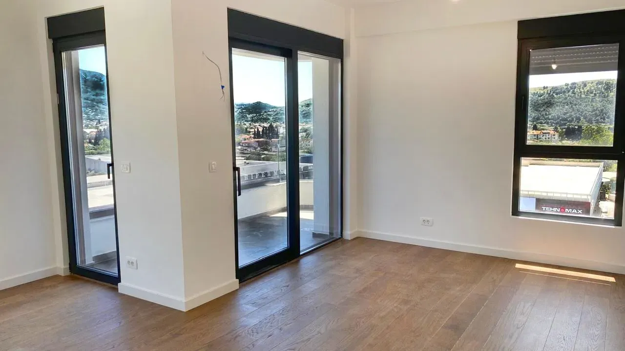 Prodaja, dvosoban stan, 74m², Centar, Bar