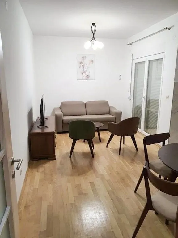 Rent, one bedroom apartment, 44m², Blok 6, Podgorica