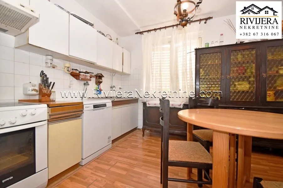 Prodaja, dvosoban stan, 77m², Centar, Herceg Novi