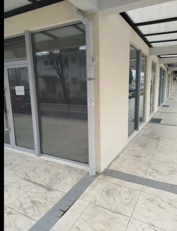 Izdavanje, poslovni prostor, 50m², Pobrežje, Podgorica