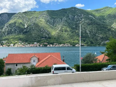 Prodaja, dvosoban stan, 55m², Dobrota, Kotor - image 1