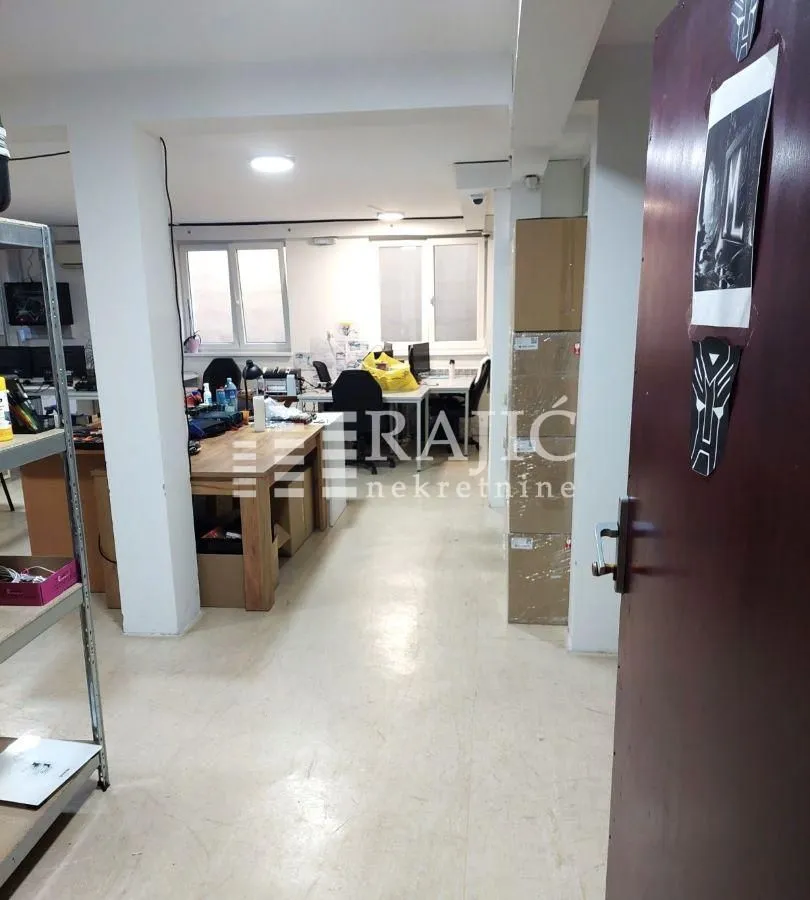 Rent, house, 550m², Uciteljsko Naselje, Zvezdara Sve Podlokacije