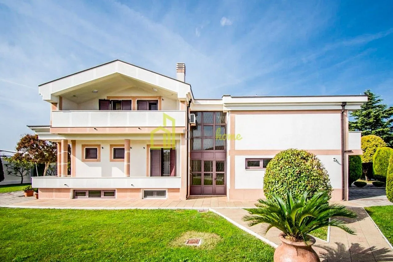 Izdavanje, kuća, 600m², Zeta, Podgorica