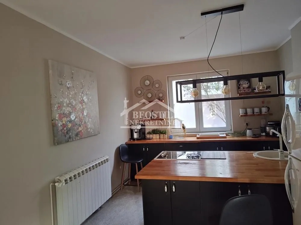 Sale, house, 225m², Zemun Ugrinovci, Zemun Sve Podlokacije