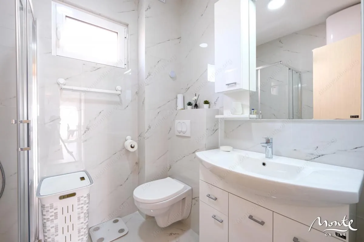 Prodaja, dvosoban stan, 66m², Tivat, Crna Gora