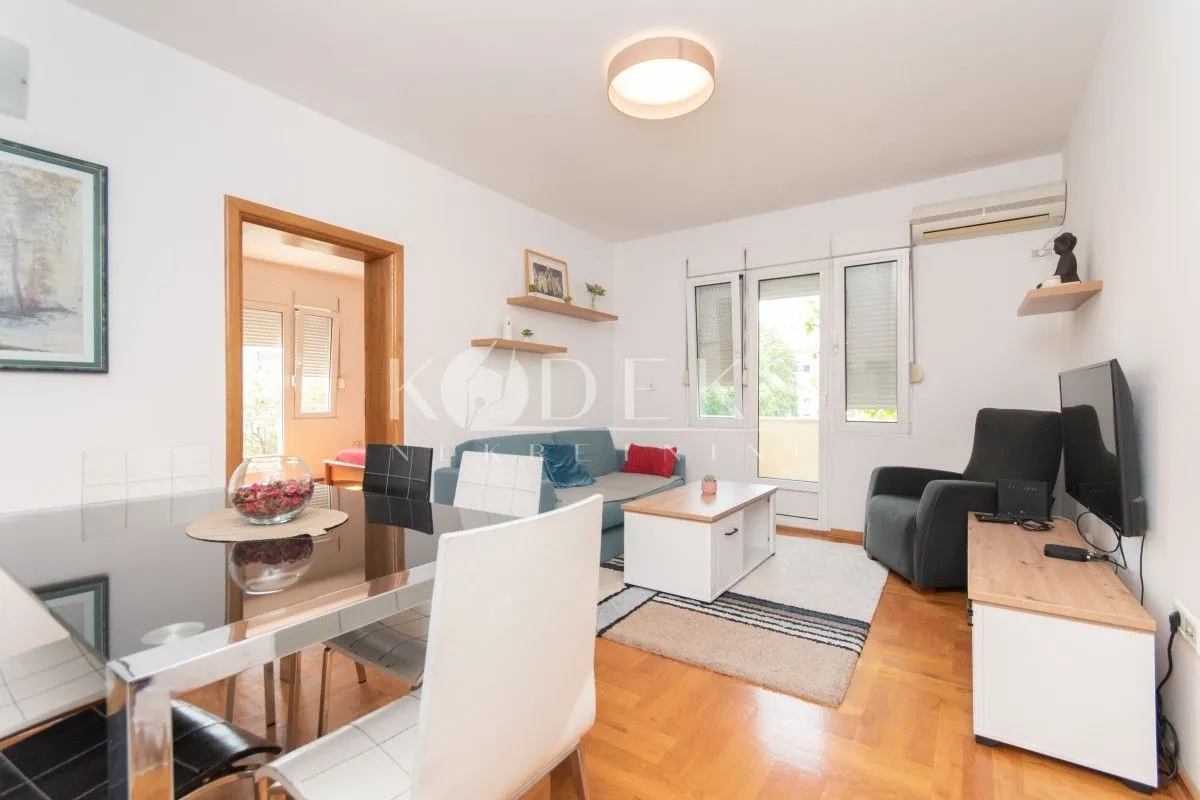 Izdavanje, dvosoban stan, 53m², Centar, Podgorica