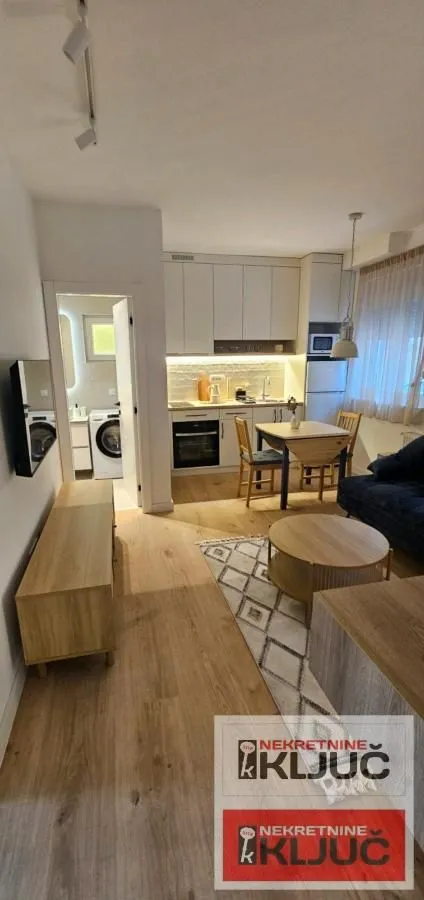 Izdavanje, jednosoban stan, 36m², Centar, Novi Sad