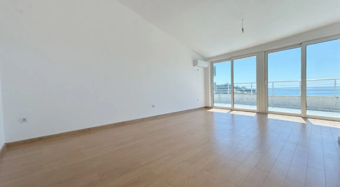 Prodaja, trosoban stan, 169m², Petrovac, Budva