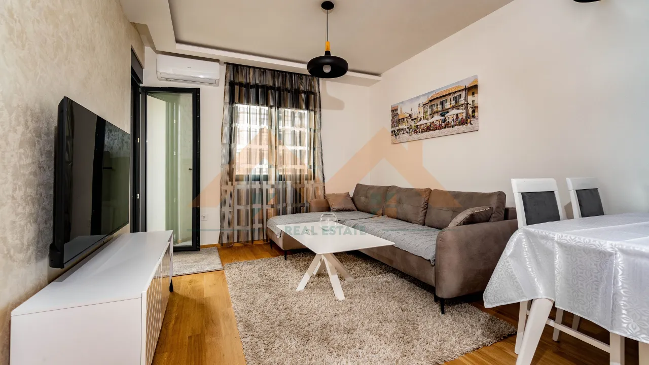 Izdavanje, dvosoban stan, 53m², City Kvart, Podgorica
