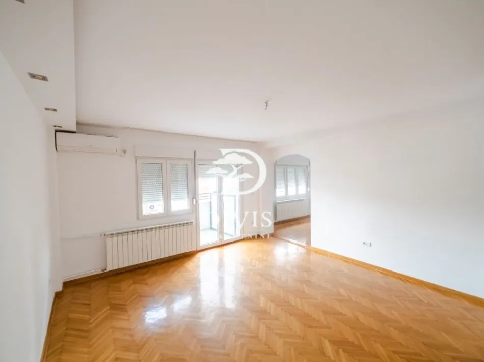 Prodaja, stan, 77m², Kalenić Pijaca, Vračar Sve Podlokacije