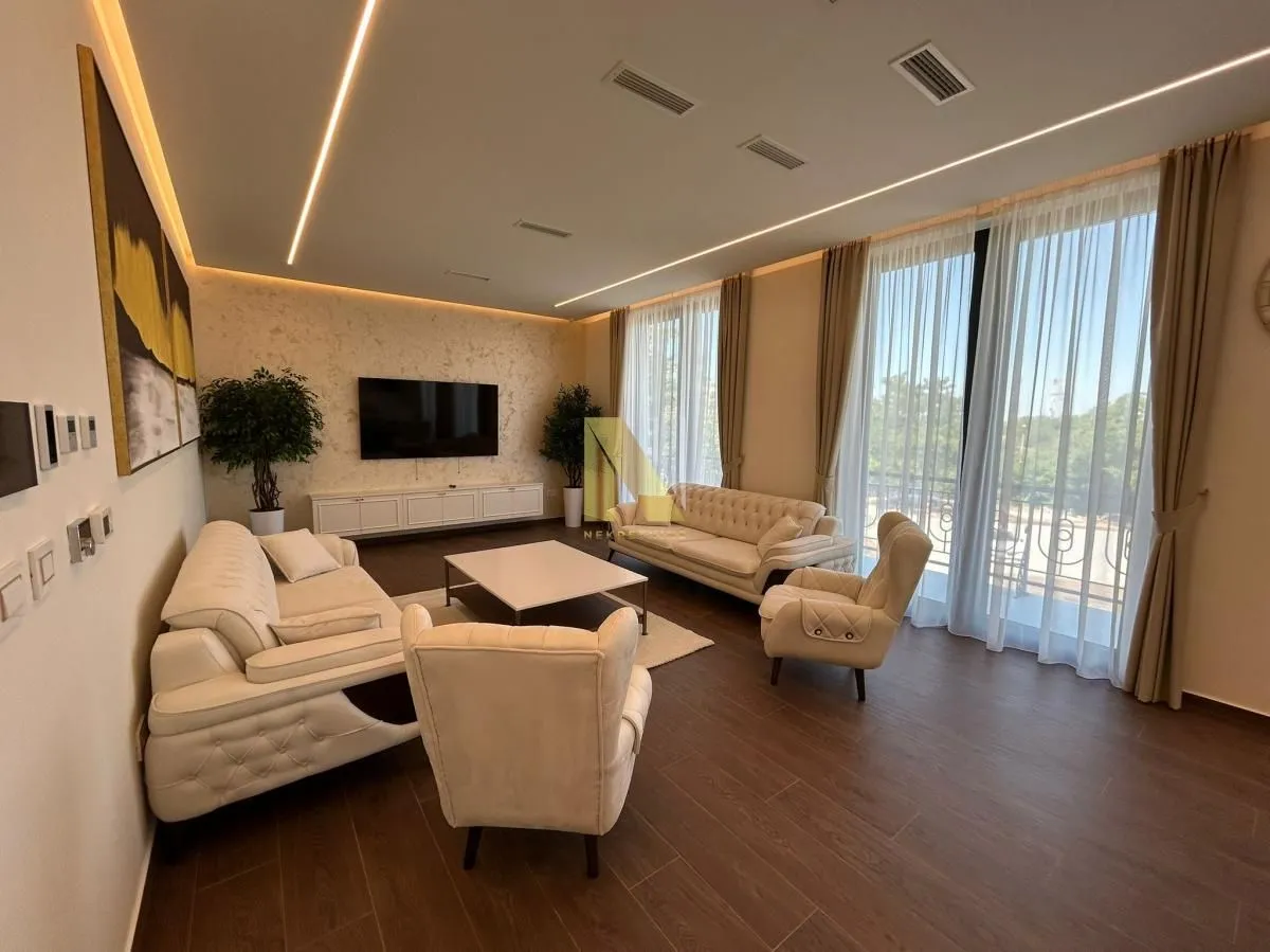 Izdavanje, četvorosoban stan, 116m², Novi Sad, Srbija