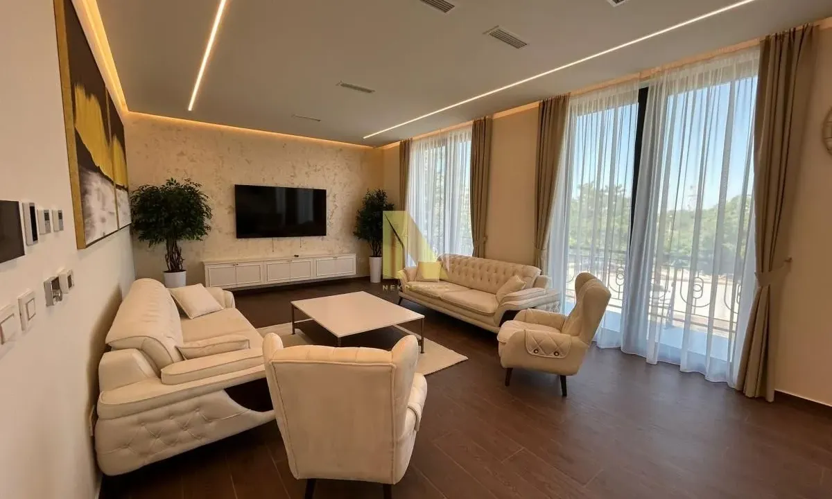 Izdavanje, četvorosoban stan, 116m², Novi Sad, Srbija