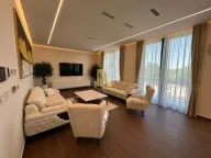 Izdavanje, četvorosoban stan, 116m², Novi Sad, Srbija - image 1