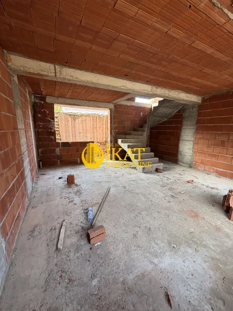 Sale, three bedroom apartment, 69m², Centar, Stara Pazova