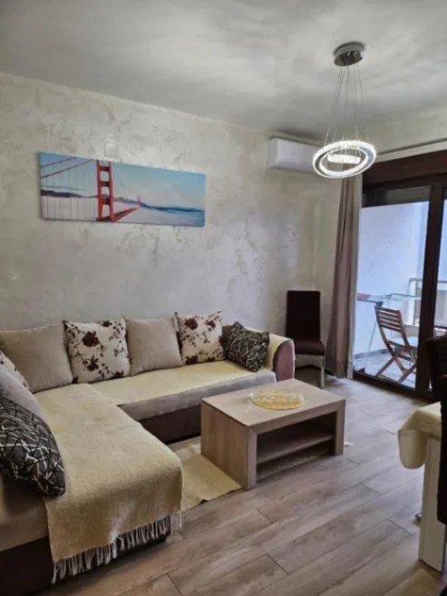 Izdavanje, jednosoban stan, 48m², Centar, Budva