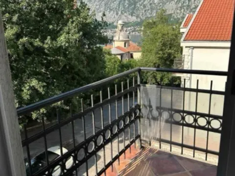 Izdavanje, dvosoban stan, 97m², Prčanj, Kotor - image 6