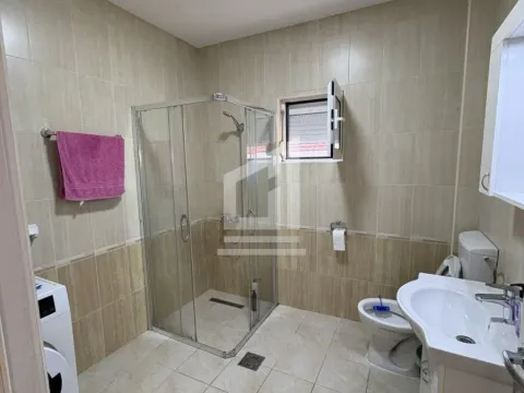 Izdavanje, kuća, 350m², Zlatica, Podgorica - image 28