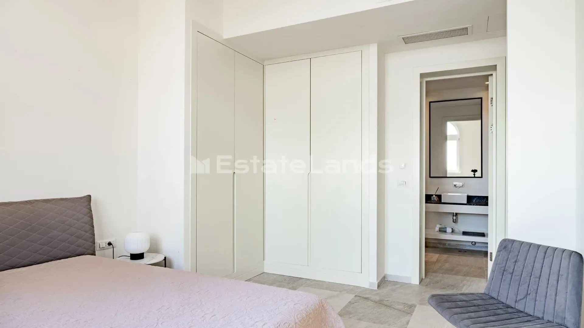 Izdavanje, dvosoban stan, 100m², Luštica Bay, Tivat