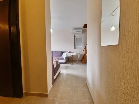 Rent, two bedroom apartment, 60m², Budva, Crna Gora - image 11