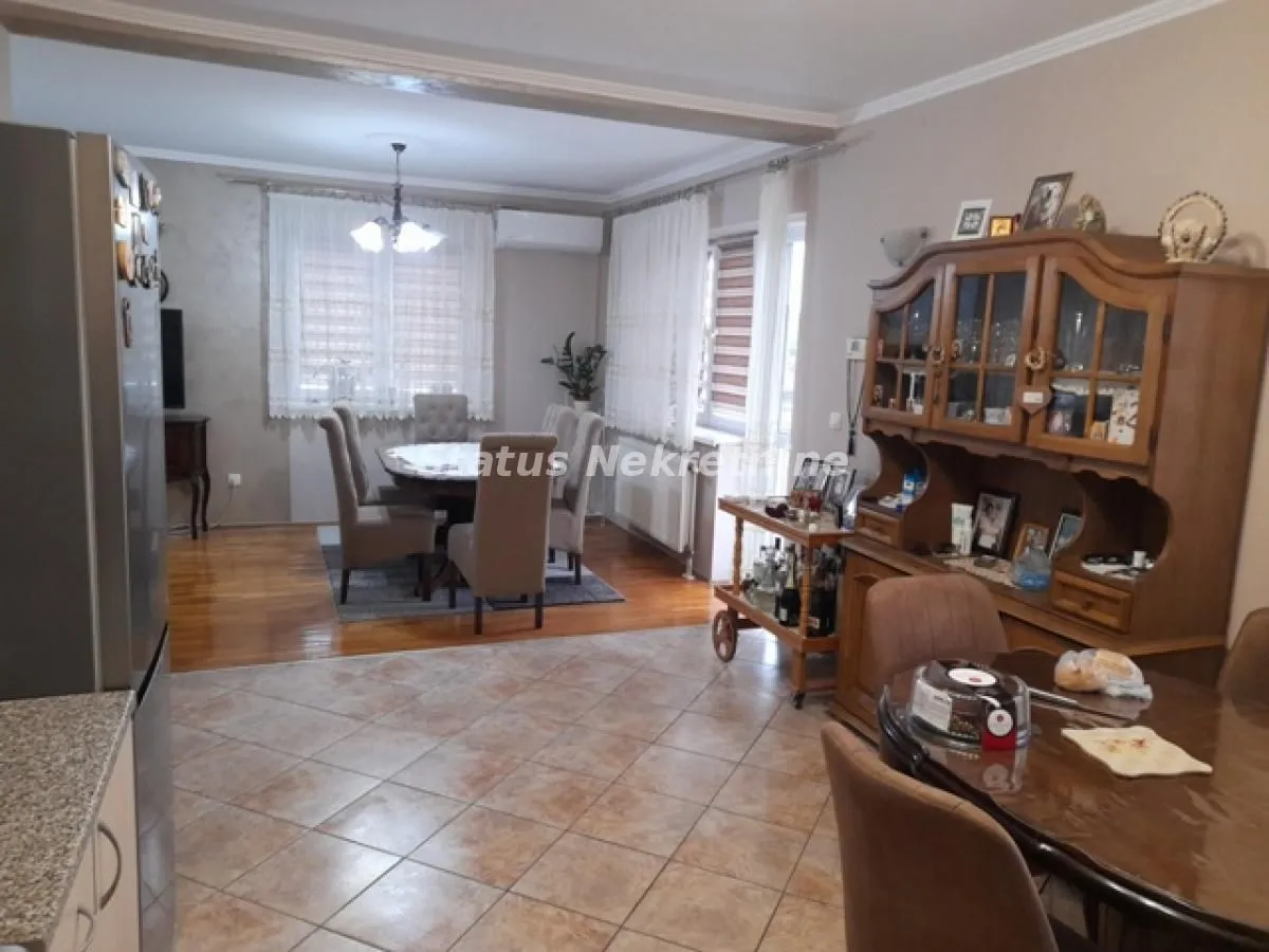 Prodaja, kuća, 246m², Sremski Karlovci, Novi Sad