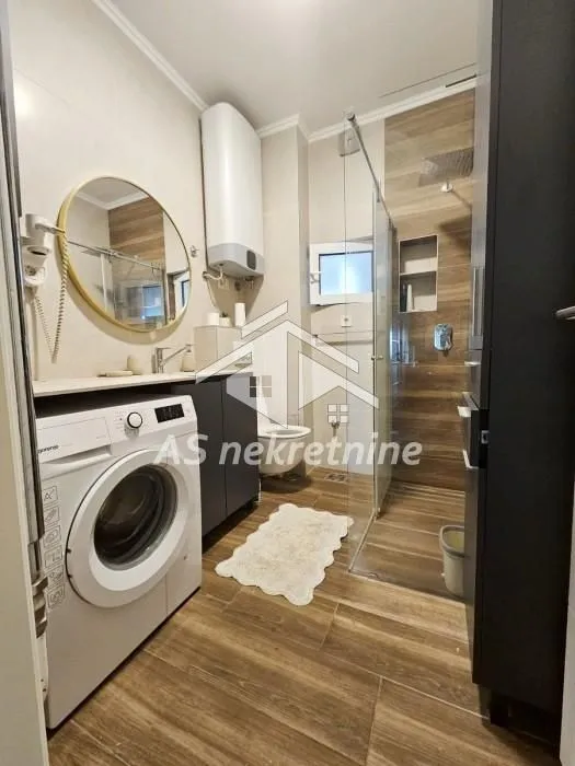 Izdavanje, četvorosoban stan, 86m², Savski Venac, Beograd
