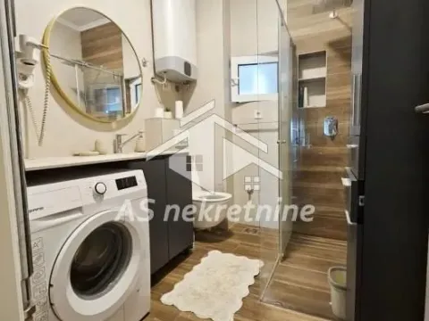 Izdavanje, četvorosoban stan, 86m², Savski Venac, Beograd - image 22