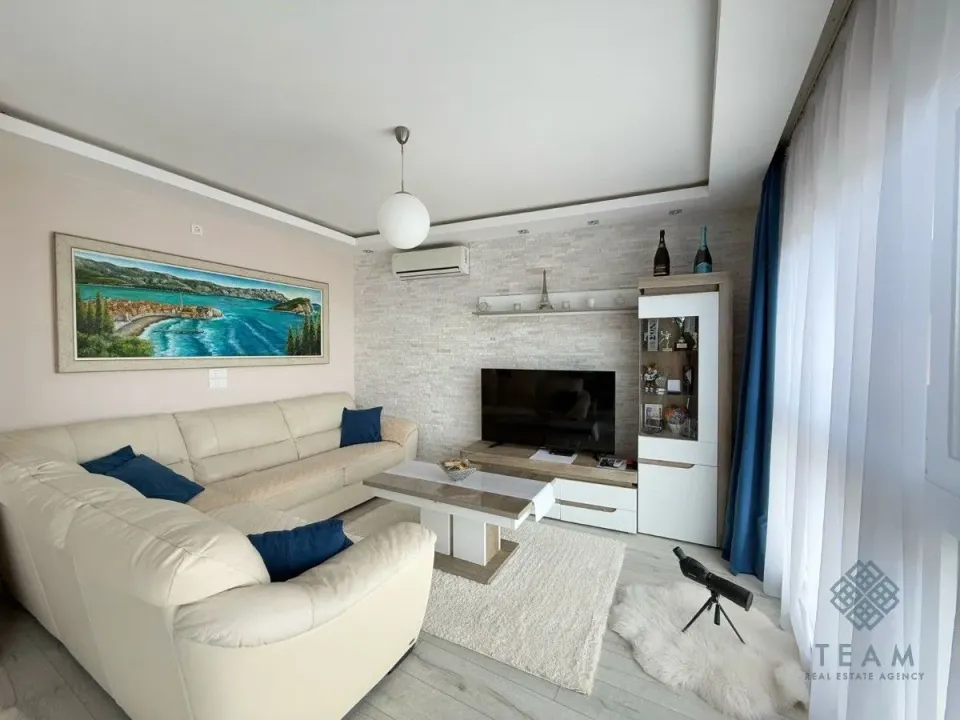 Rent, two bedroom apartment, 90m², Bečići, Budva