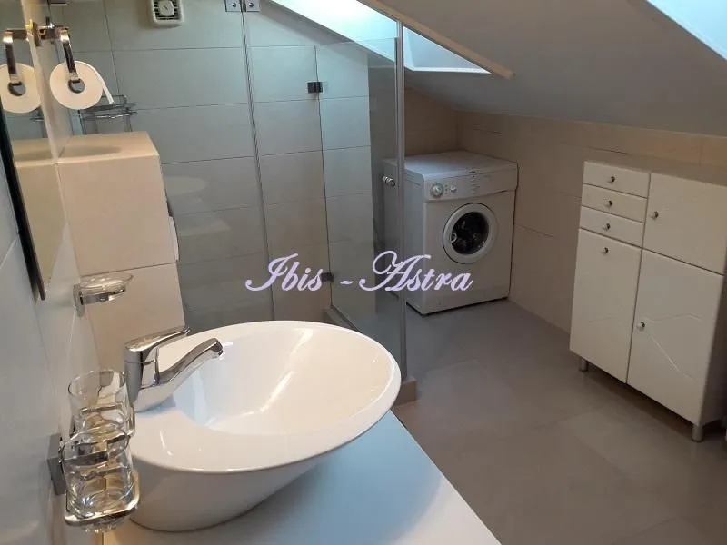 Izdavanje, četvorosoban stan, 83m², Stari Grad, Beograd