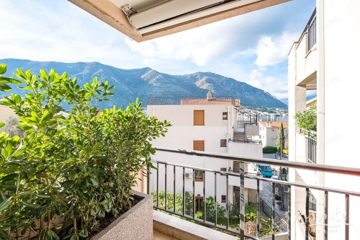 Prodaja, trosoban stan, 114m², Dobrota, Kotor
