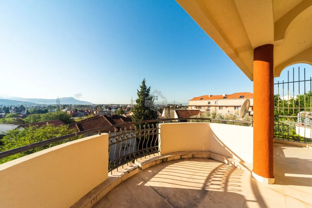 Izdavanje, kuća, 380m², Gorica C, Podgorica