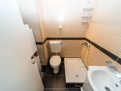 Rent, two bedroom apartment, 60m², Stara Varoš, Podgorica - image 11