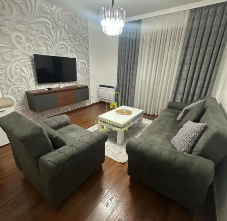 Izdavanje, dvosoban stan, 70m², Master Kvart, Podgorica