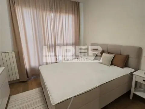 Izdavanje, trosoban stan, 86m², Savski Venac, Beograd - image 9