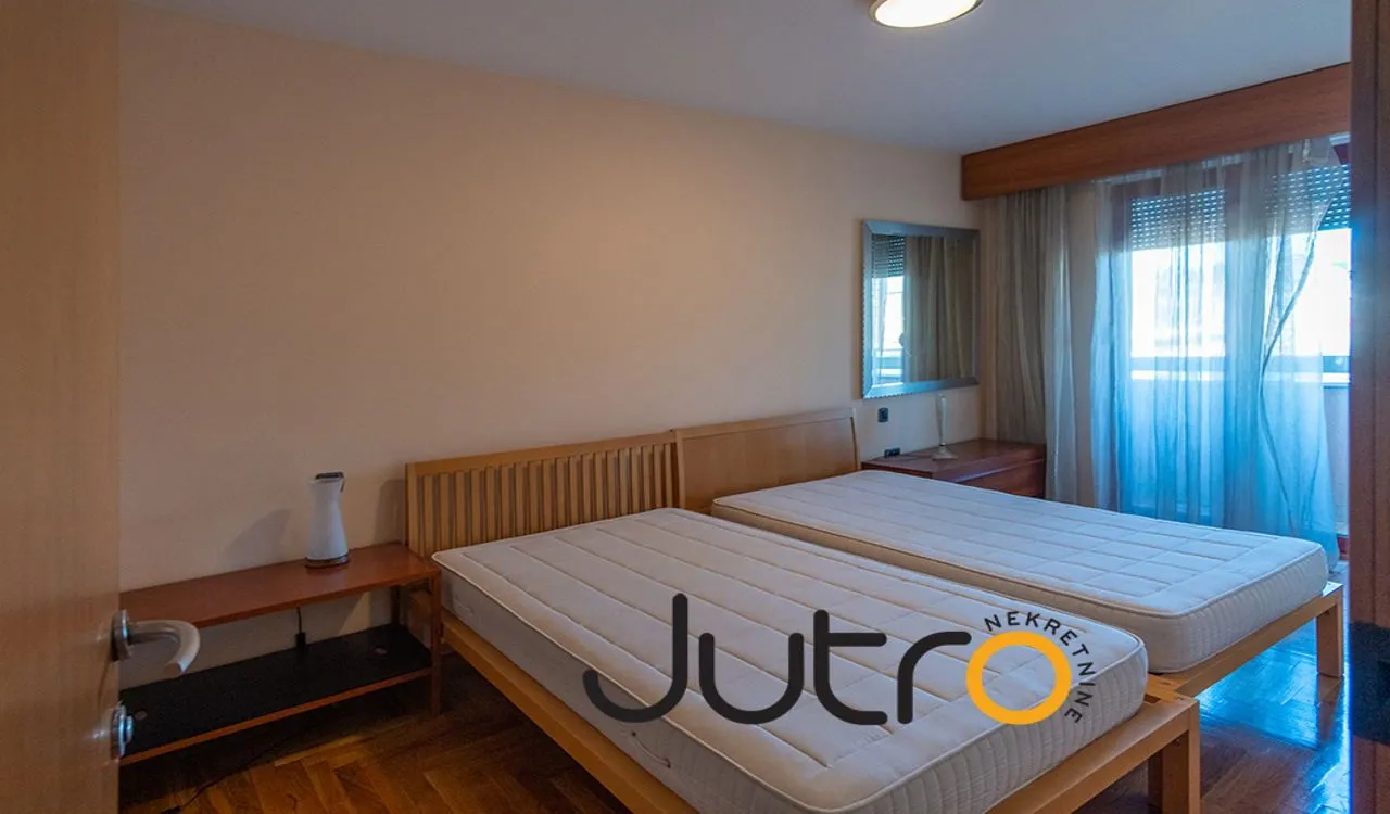 Prodaja, četvorosoban stan, 281m², Preko Morače, Podgorica
