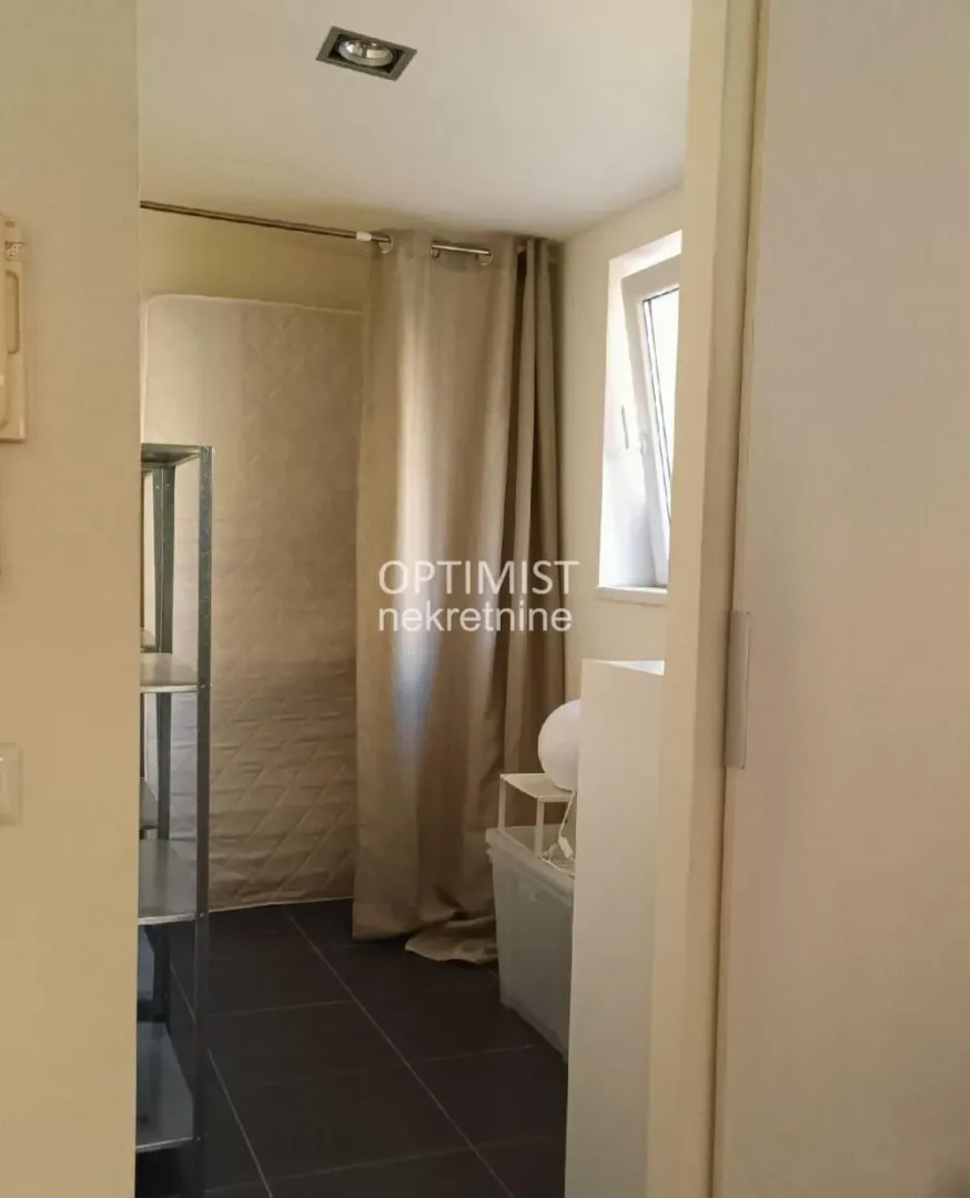 Izdavanje, trosoban stan, 64m², Kosančićev Venac, Beograd