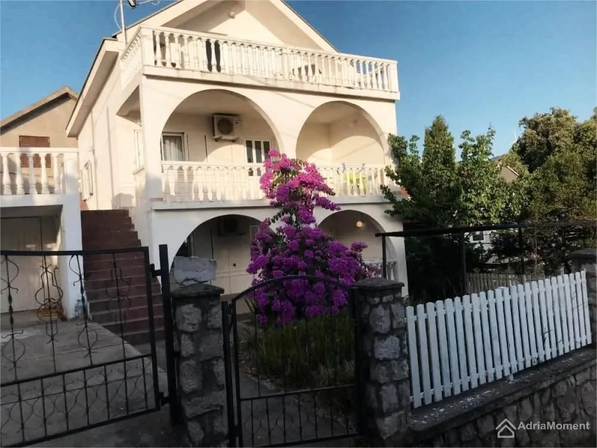 Prodaja, kuća, 190m², Utjeha, Bar