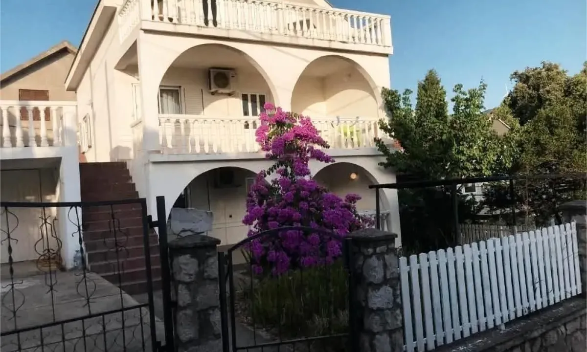 Prodaja, kuća, 190m², Utjeha, Bar