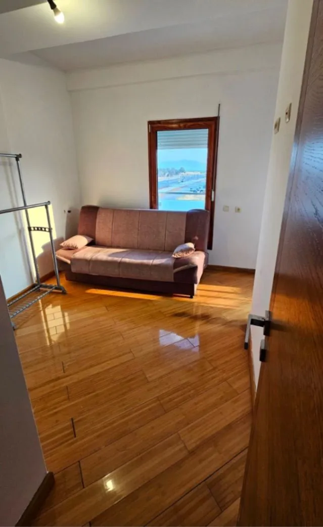 Izdavanje, dvosoban stan, 64m², Stari Aerodrom, Podgorica