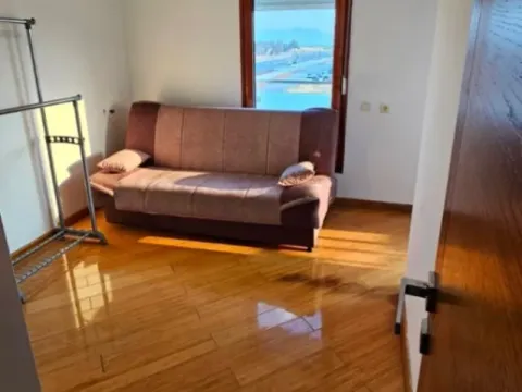 Izdavanje, dvosoban stan, 64m², Stari Aerodrom, Podgorica - image 2