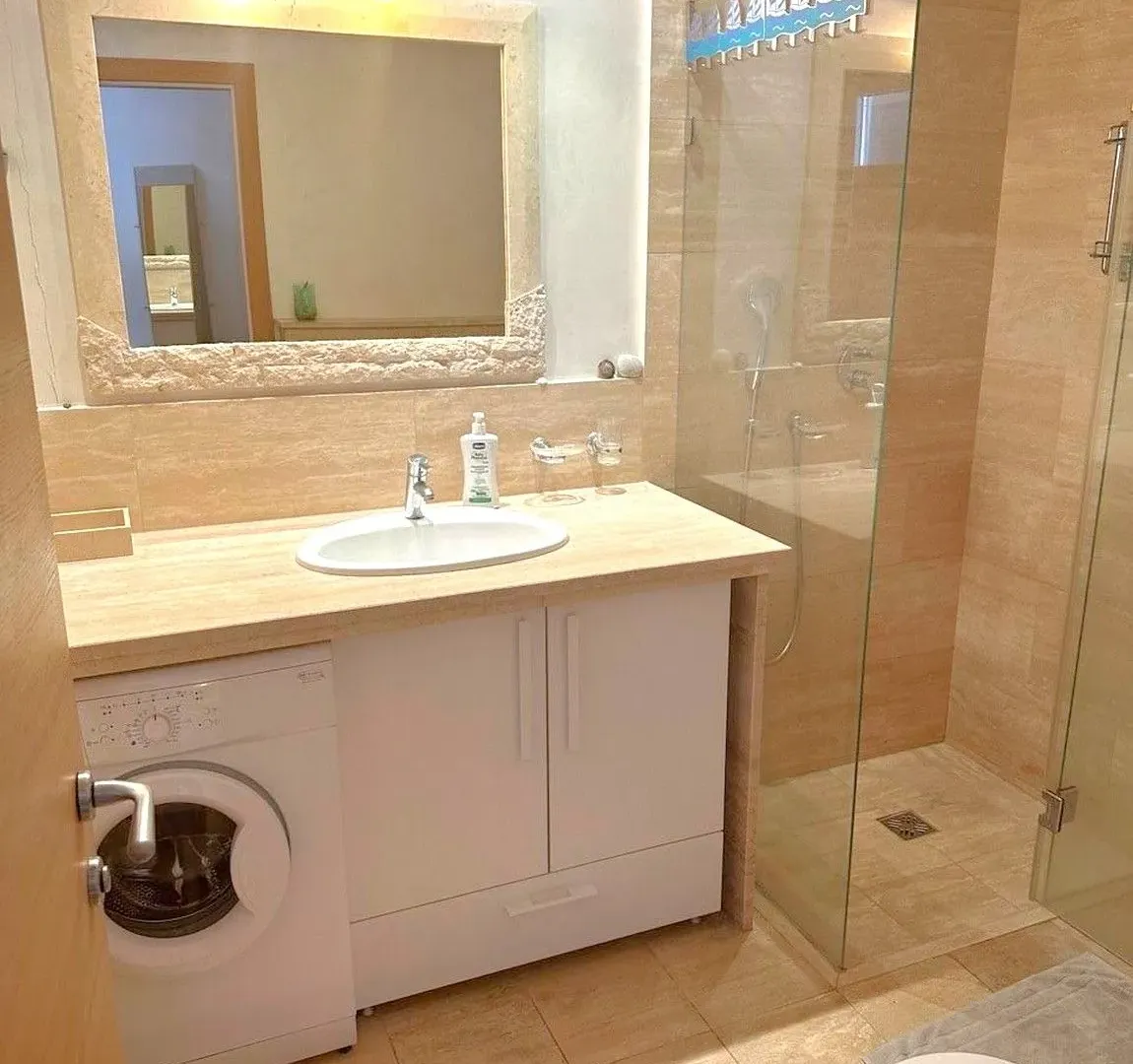 Prodaja, dvosoban stan, 85m², Rozino, Budva