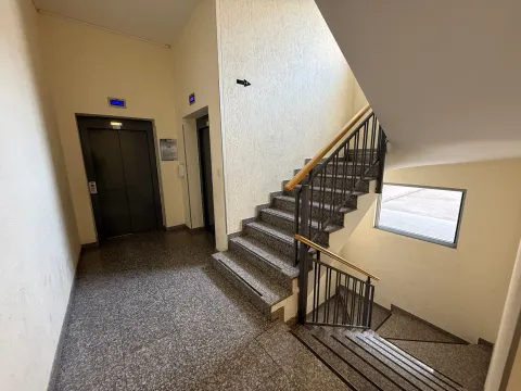 Izdavanje, trosoban stan, 85m², Pobrežje, Podgorica - image 17