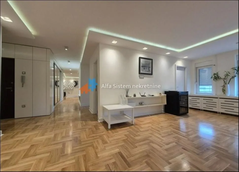 Izdavanje, stan, 150m², Stari Grad, Beograd