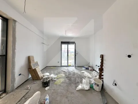Prodaja, dvosoban stan, 70m², Stari Aerodrom, Podgorica - image 1