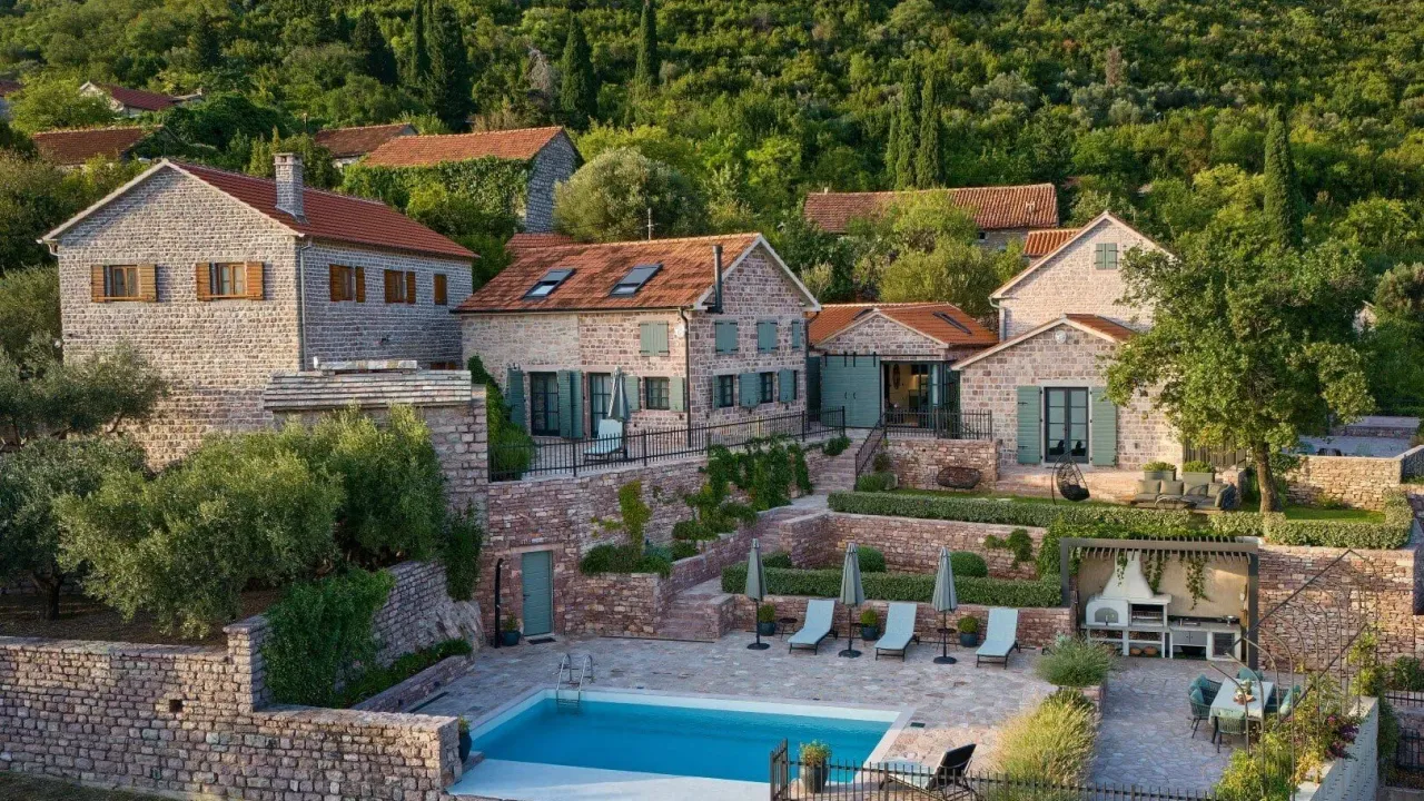 Prodaja, kuća, 293m², Gornja Lastva, Tivat