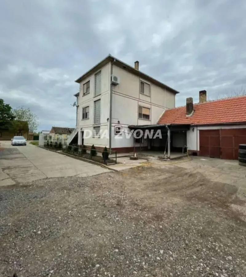 Prodaja, kuća, 420m², Farkaždin, Zrenjanin