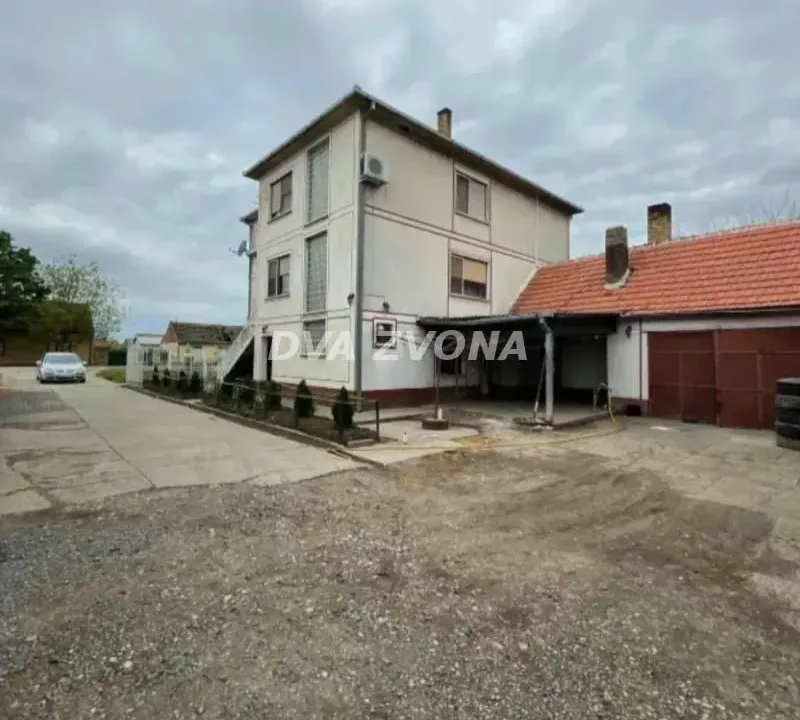 Prodaja, kuća, 420m², Farkaždin, Zrenjanin