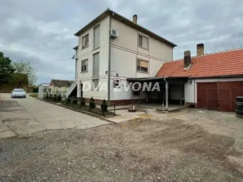 Prodaja, kuća, 420m², Farkaždin, Zrenjanin - image 1