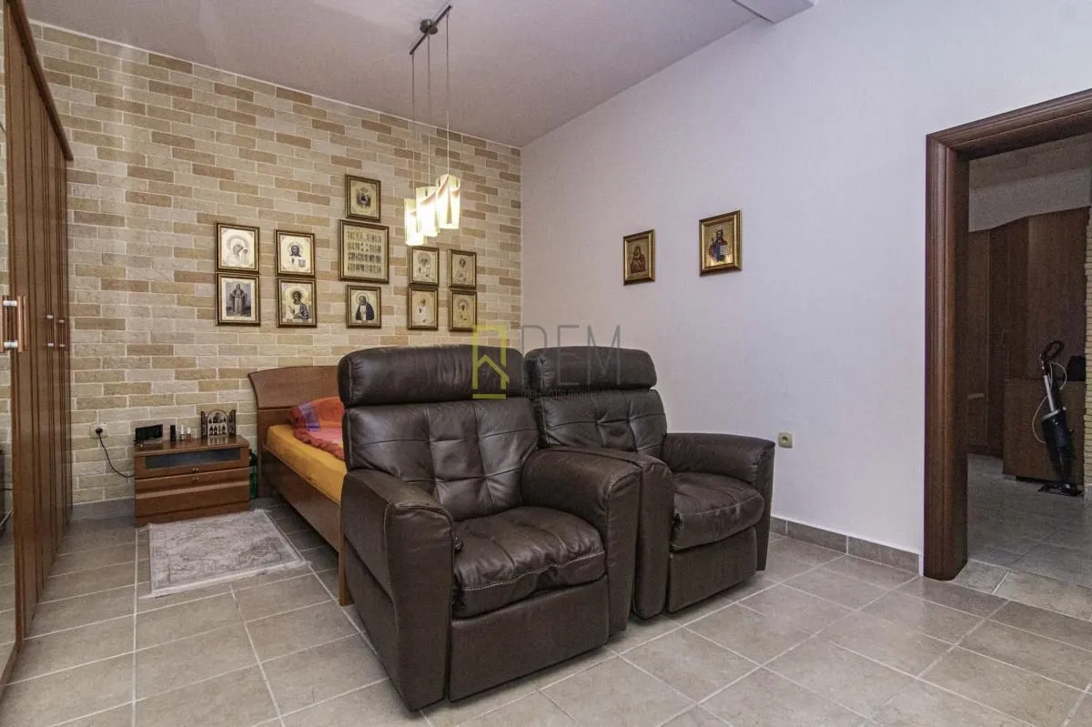 Prodaja, kuća, 400m², Danilovgrad, Crna Gora