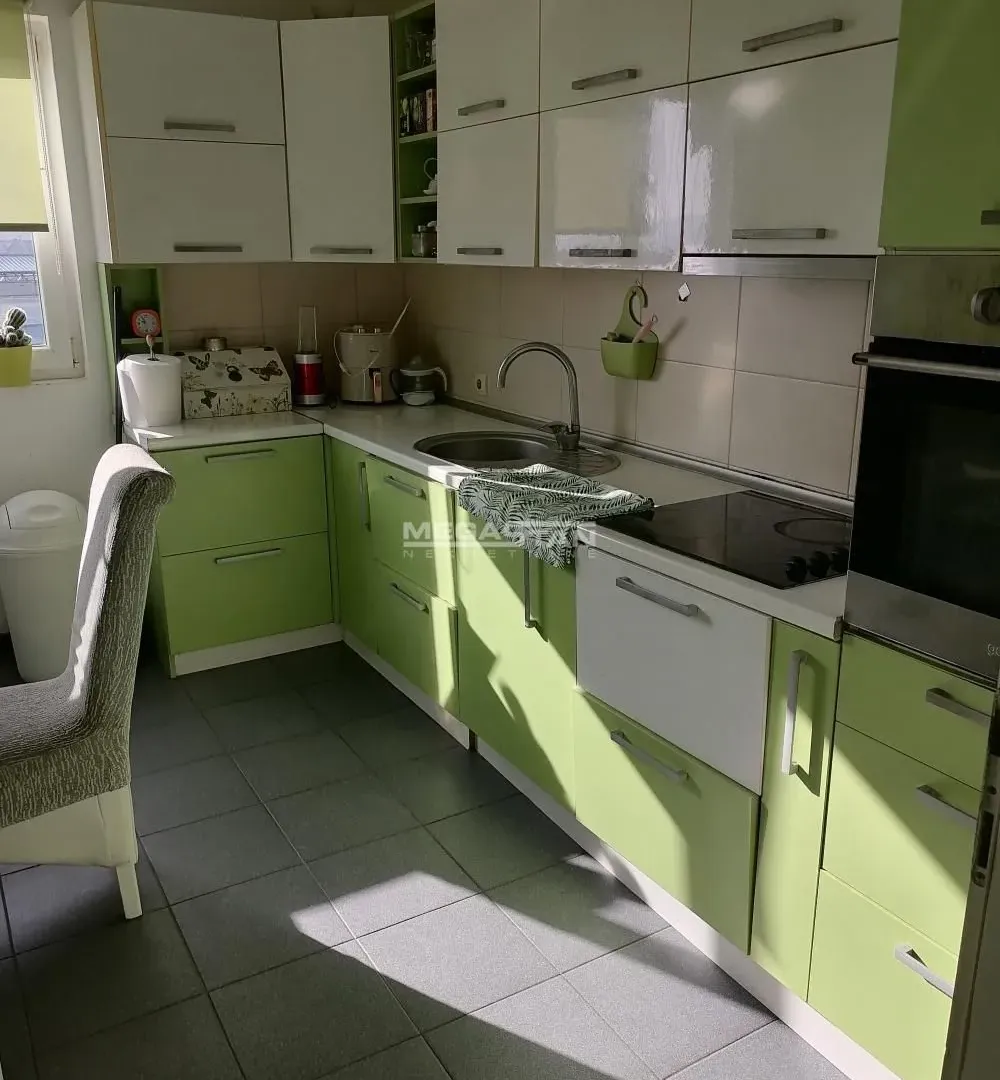 Prodaja, trosoban stan, 80m², Karaburma, Palilula Sve Podlokacije